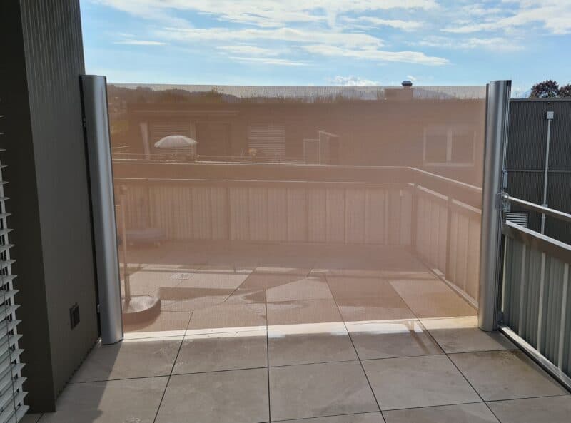 Windschutz seitlich montiert